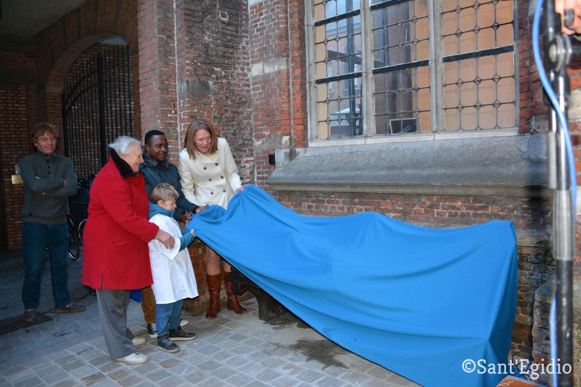 Inhuldiging van het beeld van de Dakloze Jezus