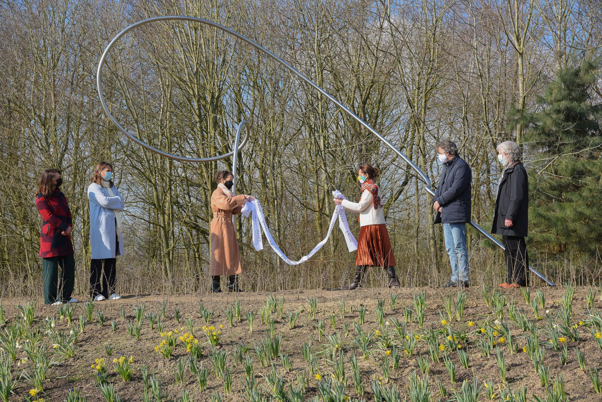 De inhuldiging van de nieuwe troostplek in Deinze