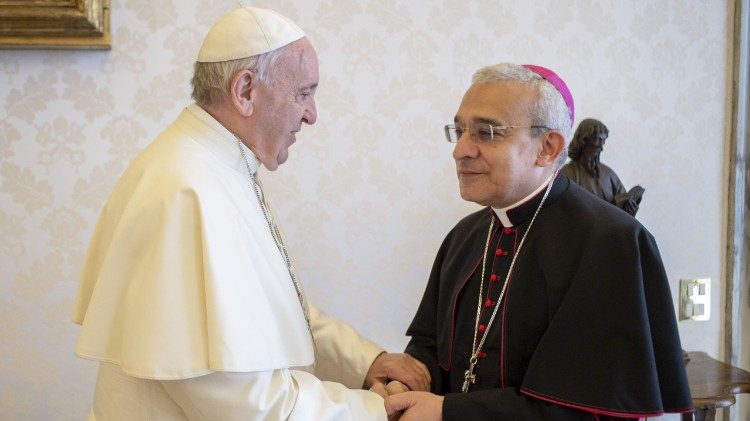 Aartsbisschop Filippo Iannone met paus Franciscus