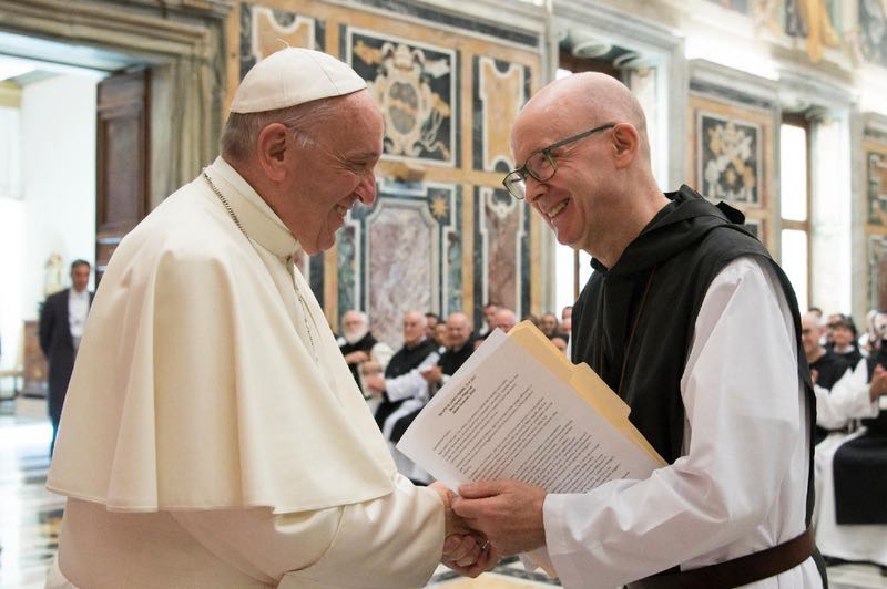 De abt-generaal Fitzgerald van de trappisten bij paus Franciscus