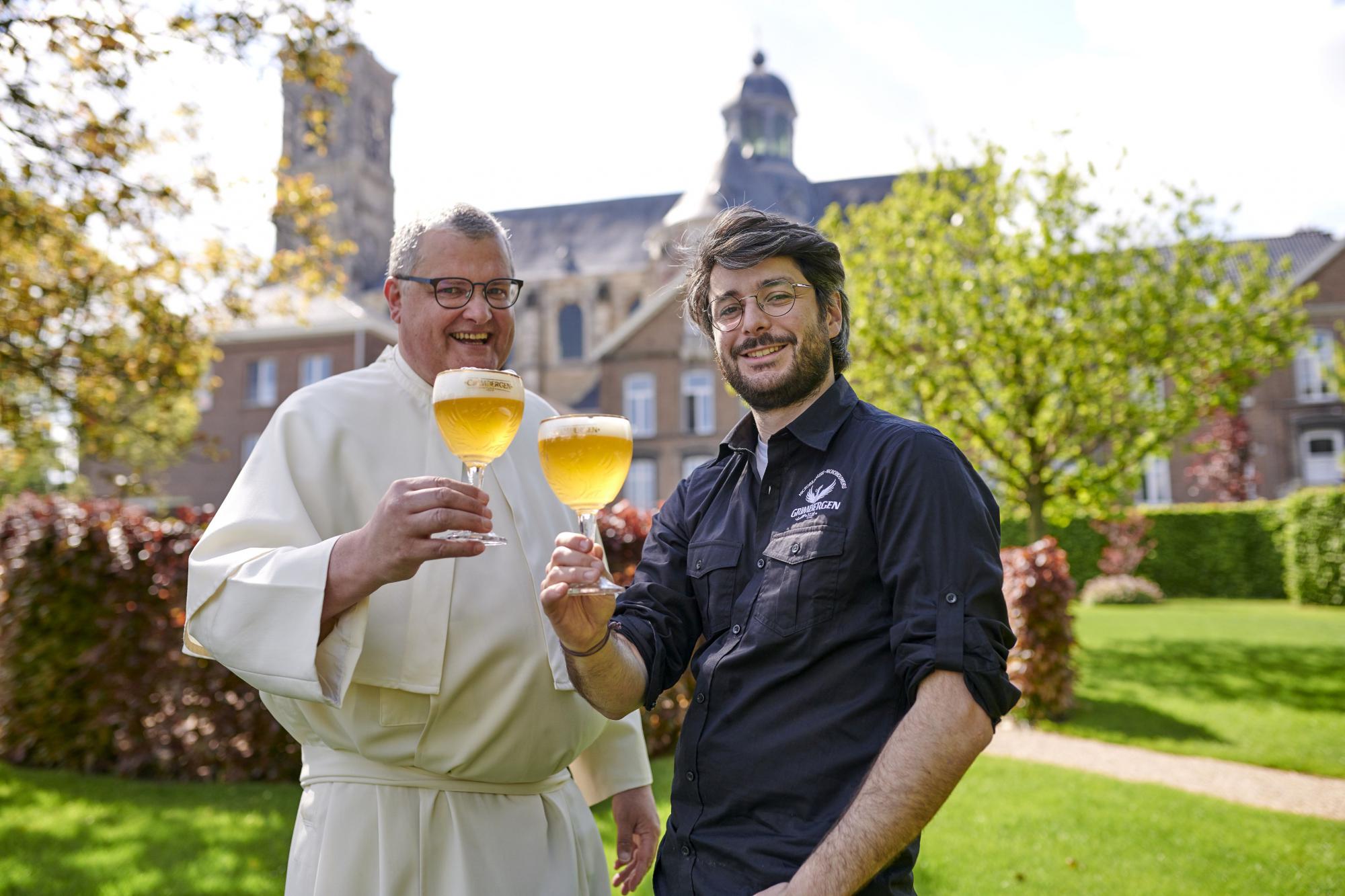 Lancering van het nieuwe abdijbier met pater Karel Stautemas in Grimbergen.