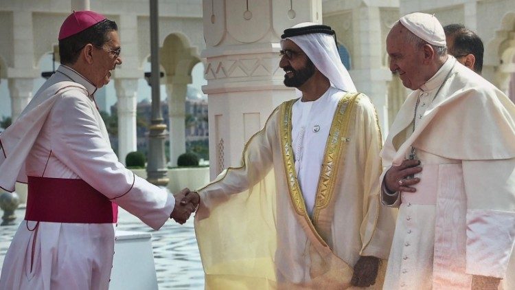 Ayuso Guixot (links) met de premier van de Verenigde Arabische Emiraten, Al Maktoum 