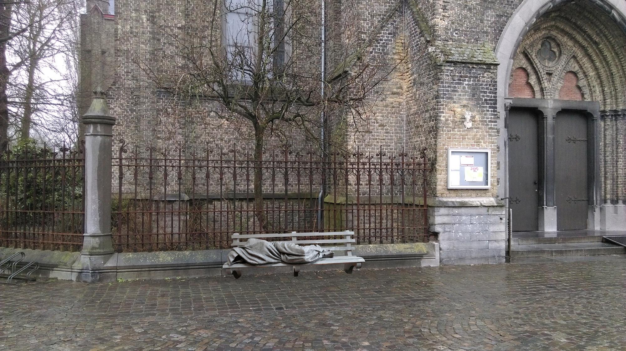 Als alles volgens plan verloopt, krijgt de Brugse Magdalenakerk in het najaar haar 'Homeless Jesus'