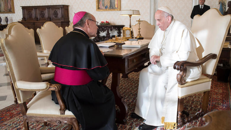 Bisschop Huonder bij paus Franciscus