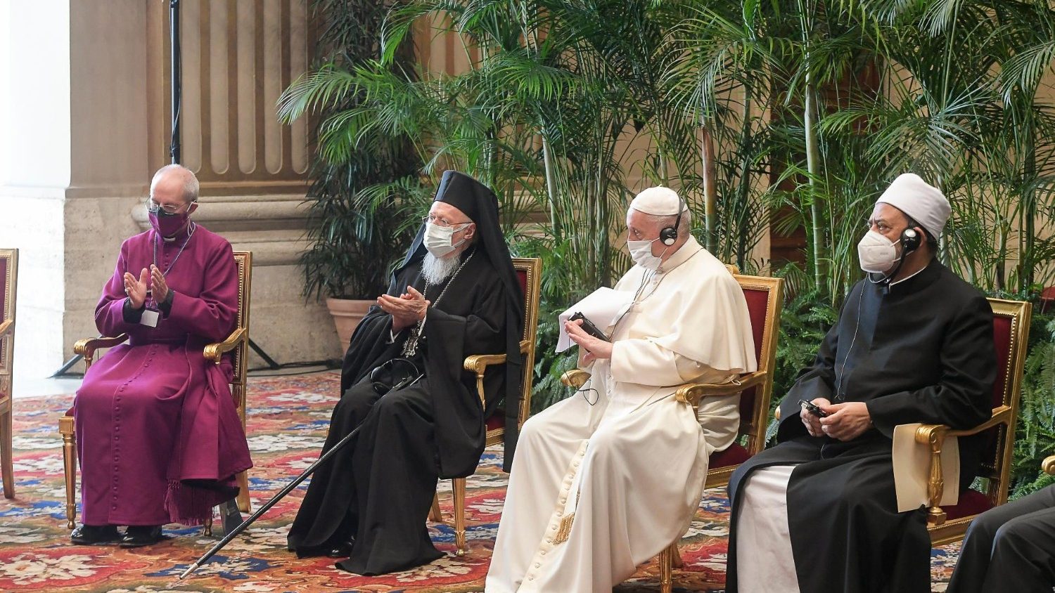 Anglicaans aartsbisschop van Canterbury Justin Welby, oecumenisch patriarch van Constantinopel Bartholomeüs, paus Franciscus en grootimam Ahmad al-Tayyeb van al-Azhar in Caïro