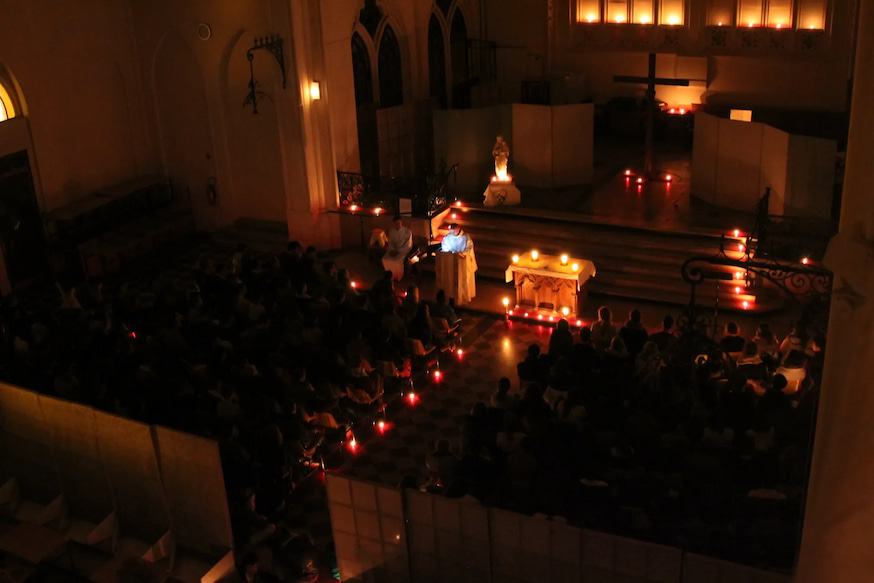 Kaarsenmis aan de Katholieke Universiteit van Rijsel