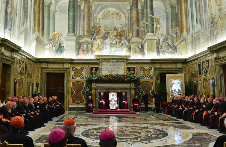 Paus Franciscus leets zijn kerstbrief voor de curiemedewerkers voor © SIR