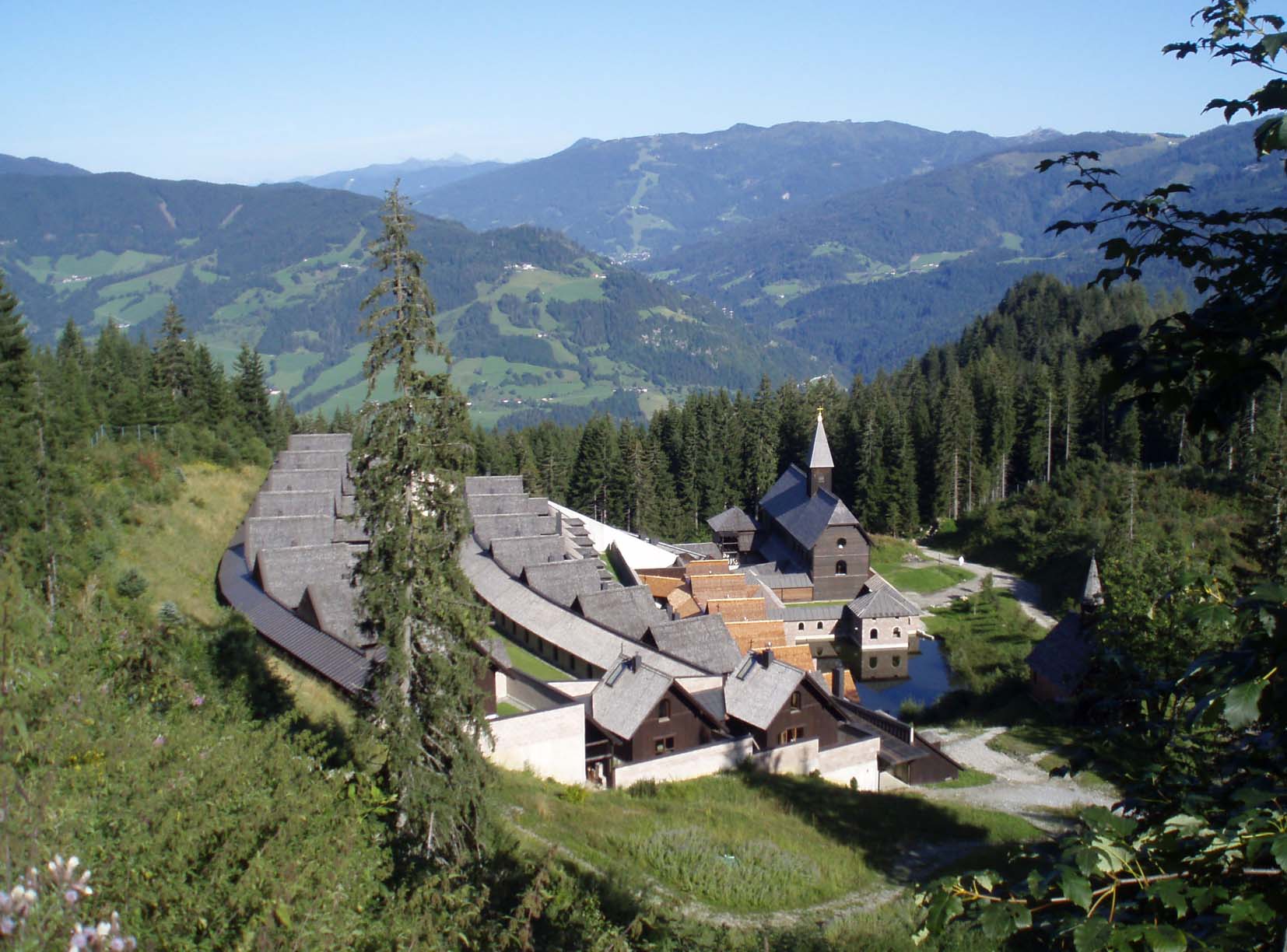 Het klooster van de zusters aan de Kinderalm