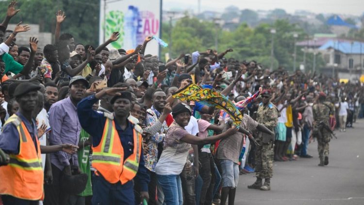 Paus Franciscus kreeg een enthousiast onthaal in de straten van Kinshasa