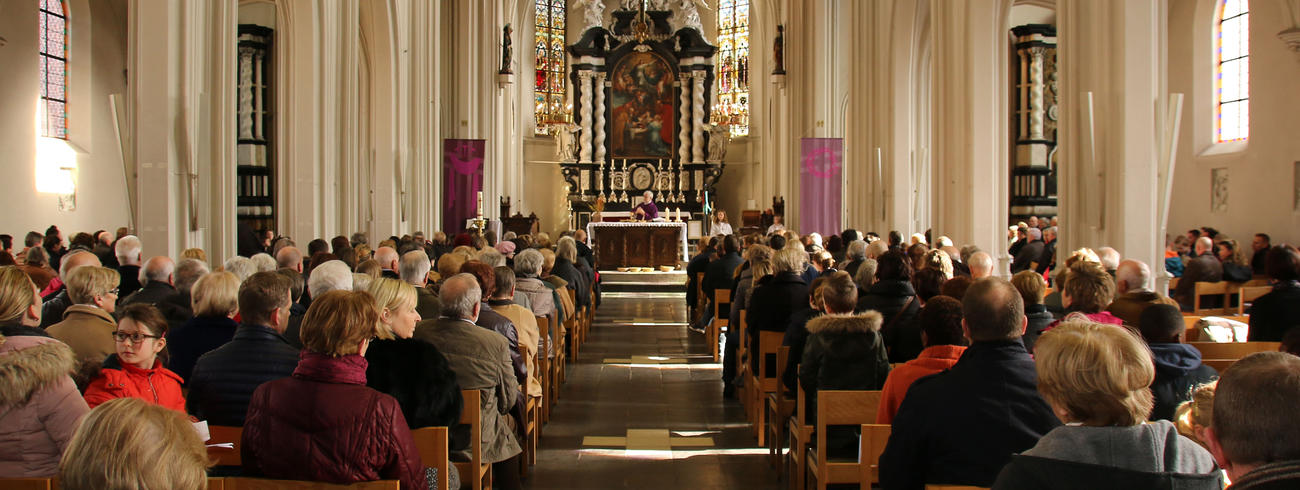 8,9 % van de Belgen gaat minstens één maal per maand naar de kerk