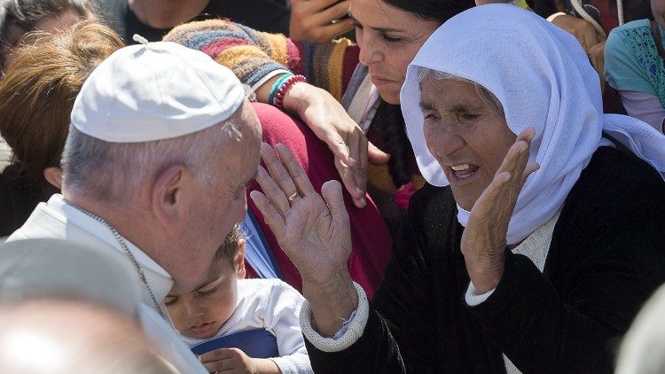 Paus Franciscus tijdens zijn bezoek aan Lesbos in 2016