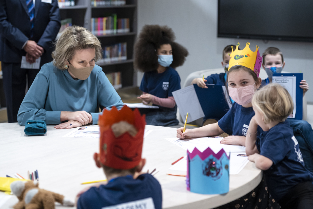 De kinderen van het klasje hadden onder meer tekeningen gemaakt voor konining Mathilde