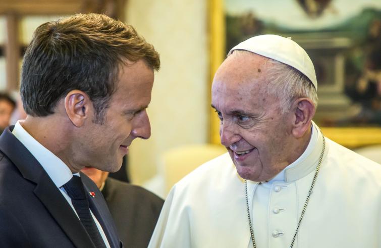 President Emmanuel Macron en paus Franciscus in 2018