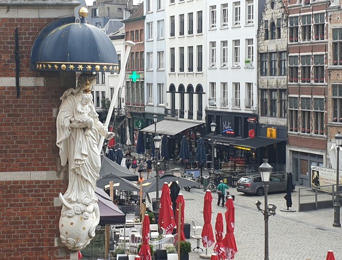 Een typisch straatbeeld in de stad Antwerpen