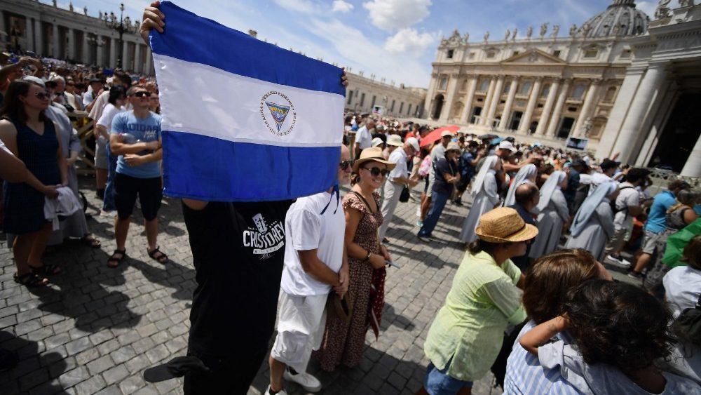 Nicaraguaanse gelovigen op het Sint-Pietersplein