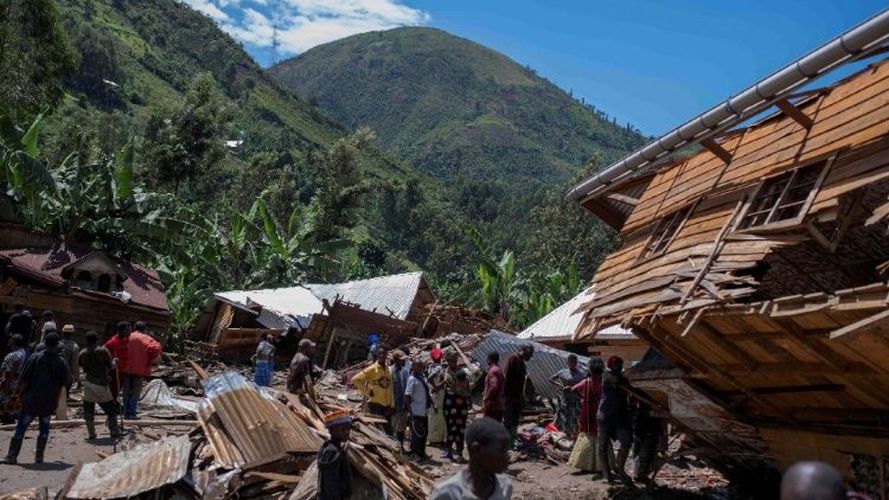 Hulpverlening in het dorp Nyamukubi