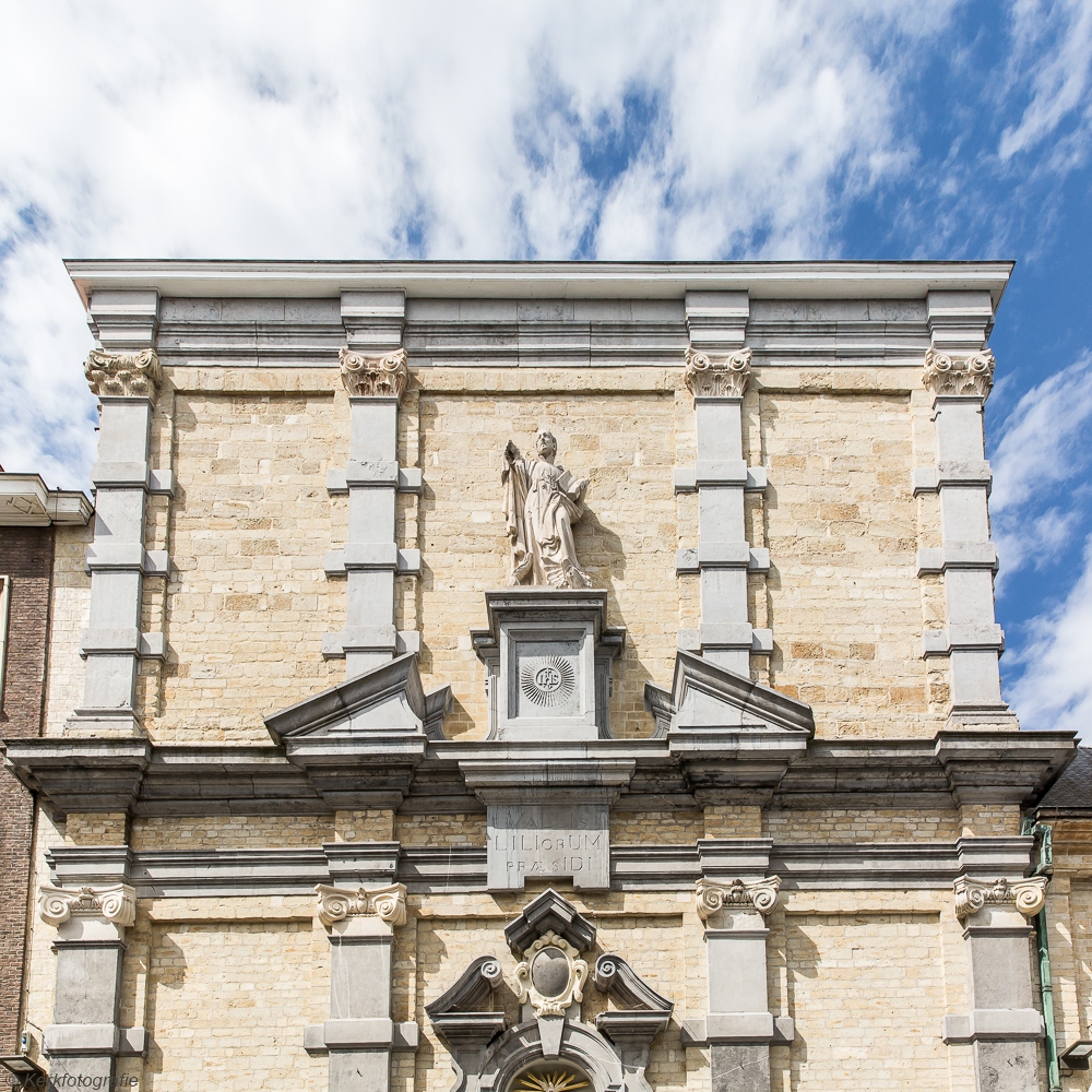 Gevel van de kerk van Onze-Lieve-Vrouw van Leliëndaal in Mechelen.