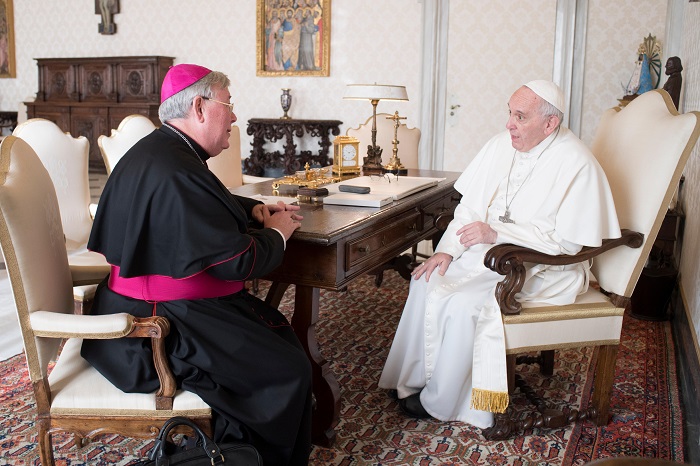 Aartsbisschop Hollerich bij paus Franciscus