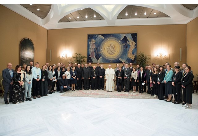 Paus Franciscus ontmoette 35 astrofysisci en astronomen