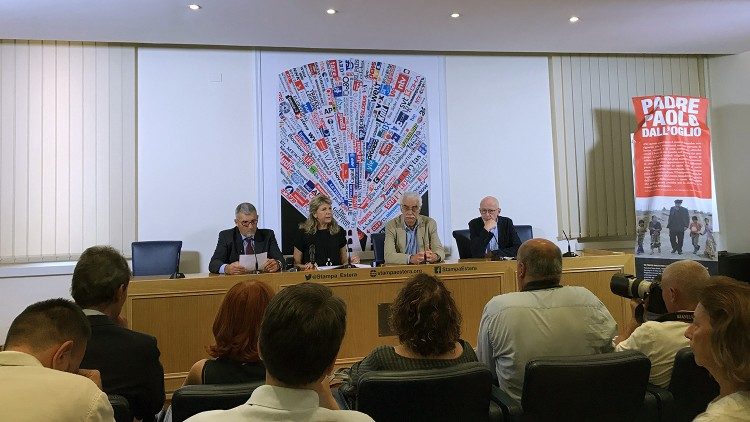 De aankondiging van de omvang van de beloning tijdens de persconferentie van gisteren in Rome