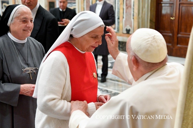 Franciscus sprak de zusters met een mooie toespraak moed in