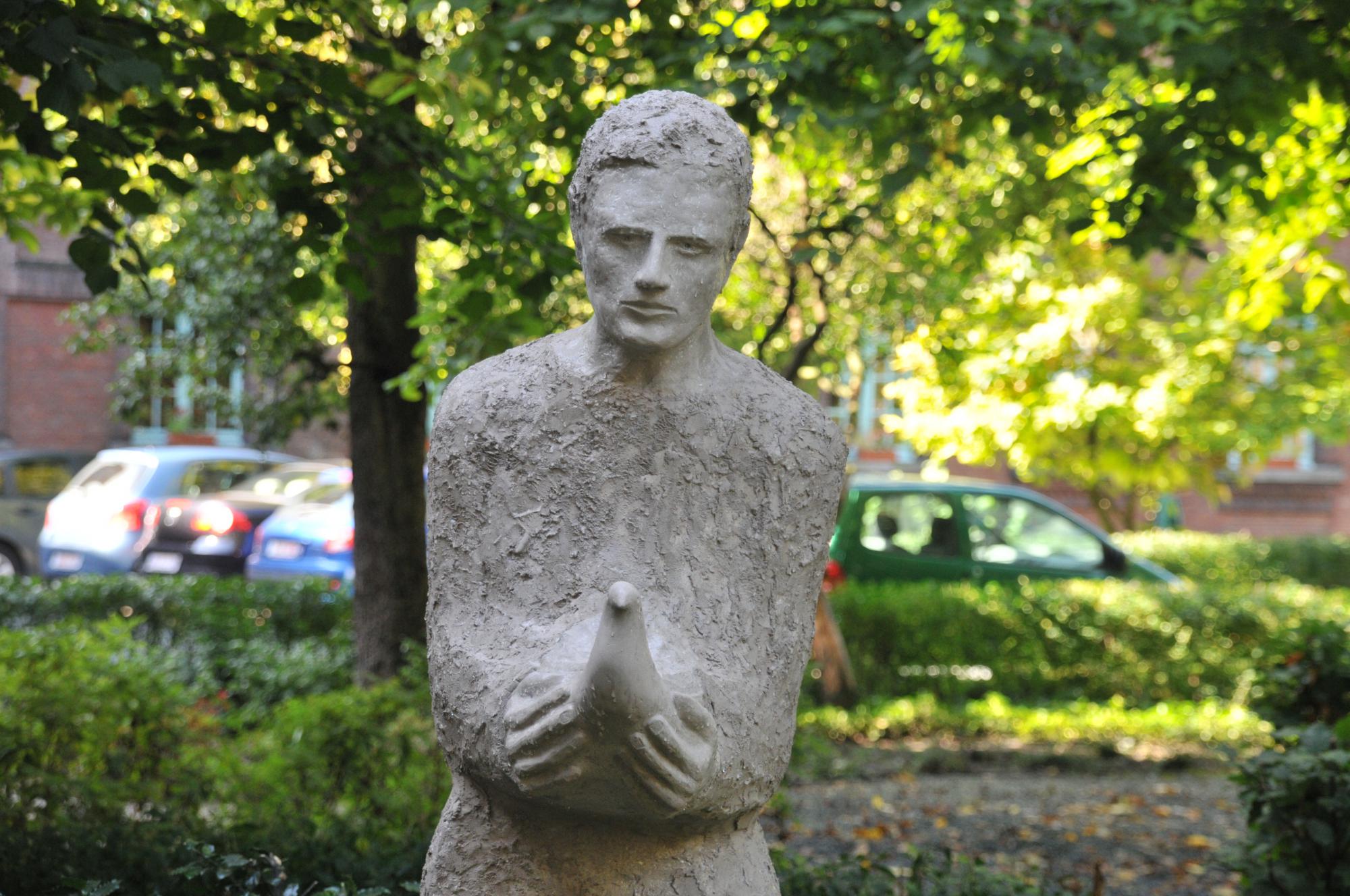 Beeld van de Heilige Franciscus in de tuin van Pax Christi en de paters Kapucijnen