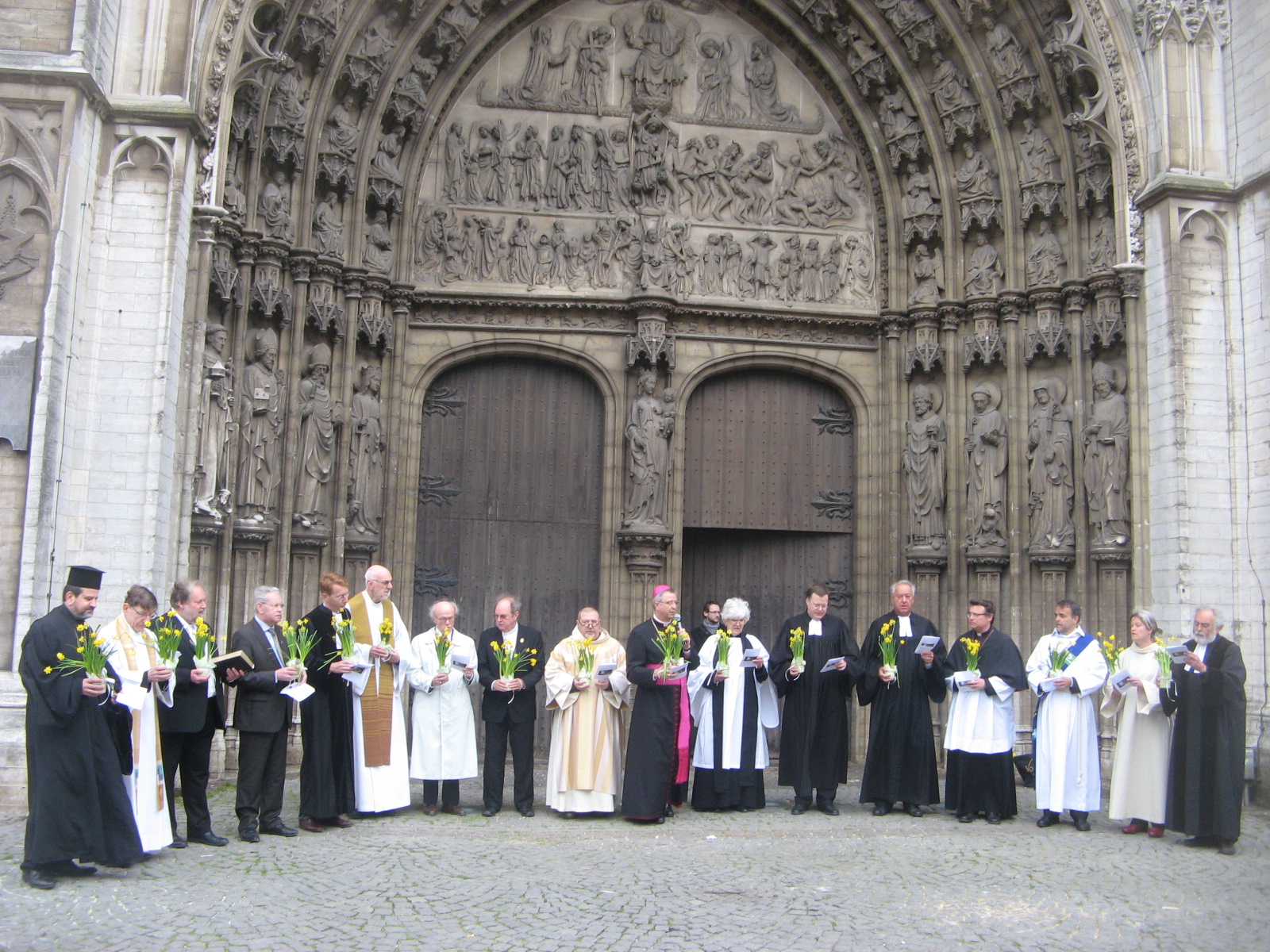 Afgevaardigden van de verschillende kerken komen jaarlijks aan de kathedraal van Antwerpen samen voor een Paaswens 