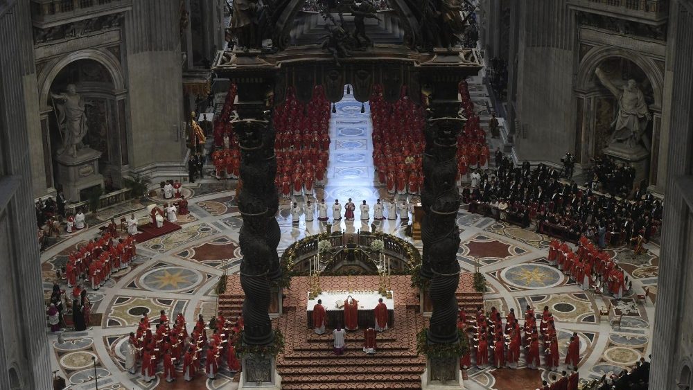 De viering van het patroonsfeest van de H. Petrus en H. Paulus met de zegening van het pallium