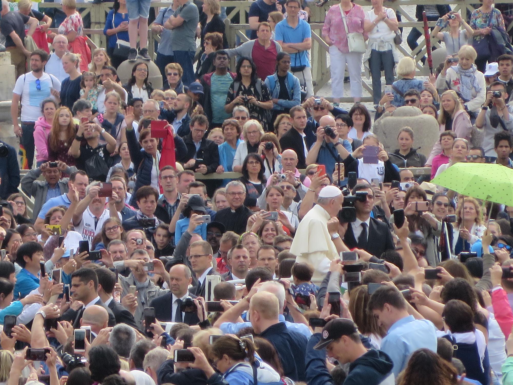 Paus Franciscus heeft zijn prioriteiten gekozen en daar gaat hij voor. Hij laat zich niet van de wijs brengen door opposanten en intriganten 