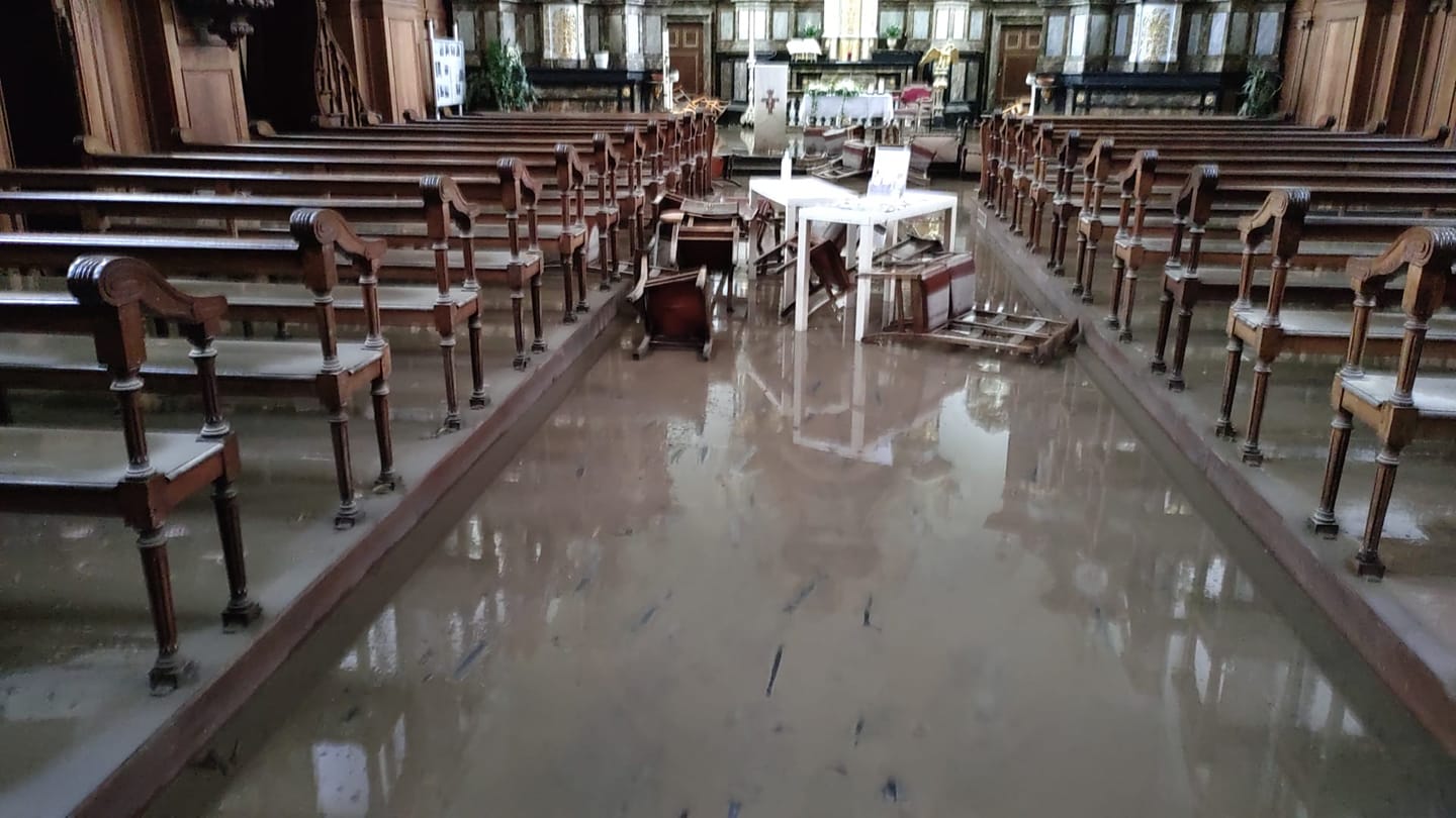 In de kerk van Beufays stond het water 1 meter hoog