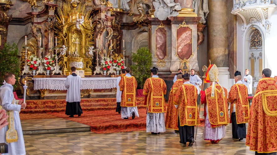 Eucharistie met priesters van de Peterbroederschap