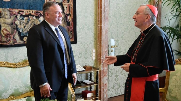 Mike Pompeo bij Staatssecretari!s Pietro Parolin