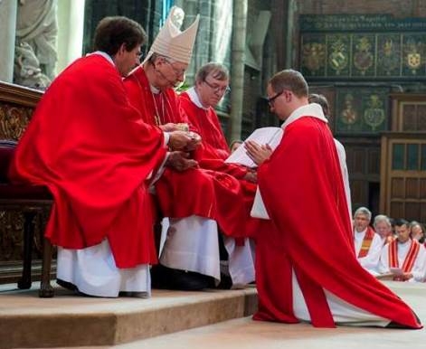 Priesterwijding door de bisschop van Gent