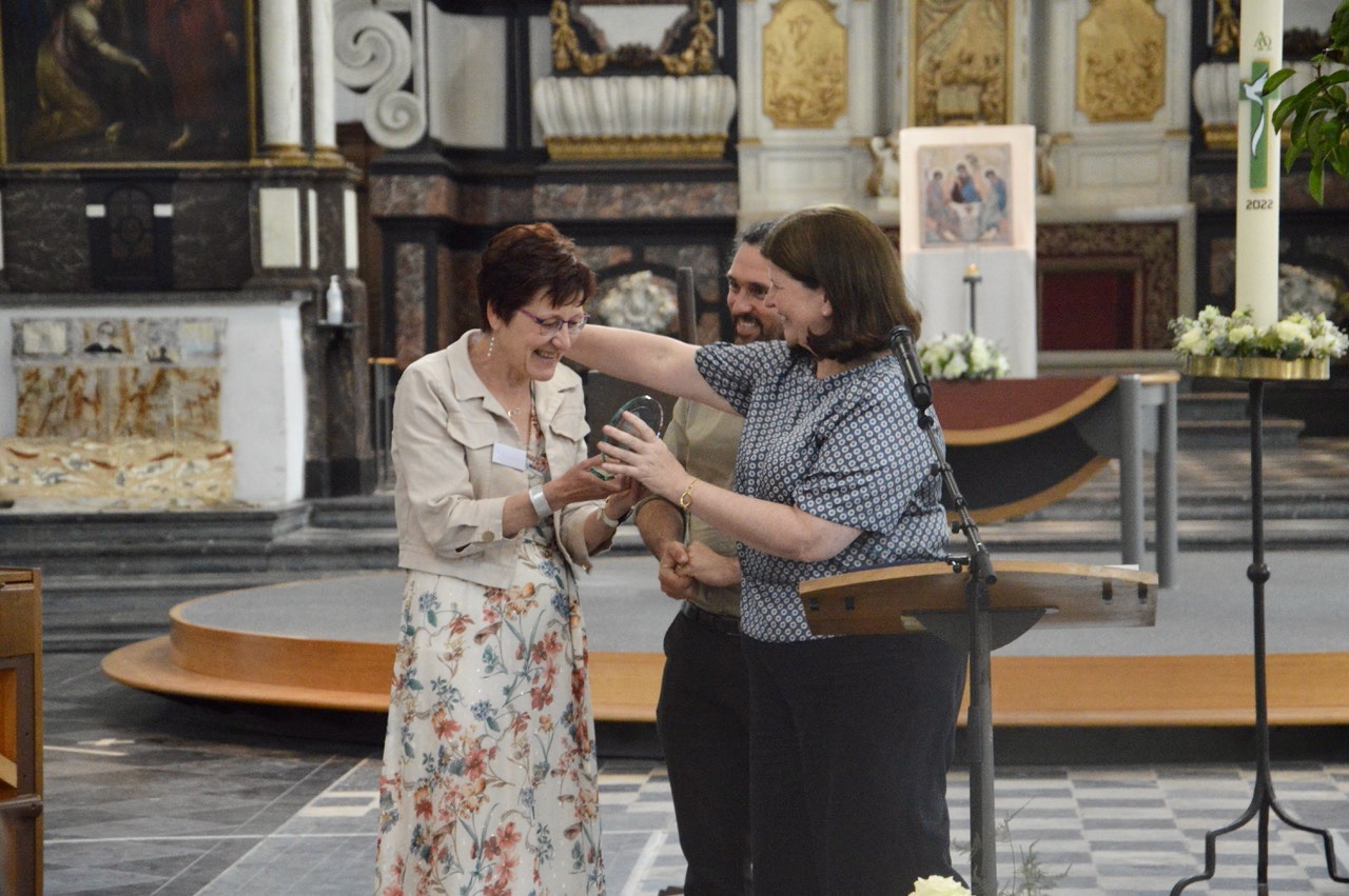 Katrien Cornette ontvangt de Prijs Spirituele Zorg 2022 van de beroepsgroep van zorgpastores.