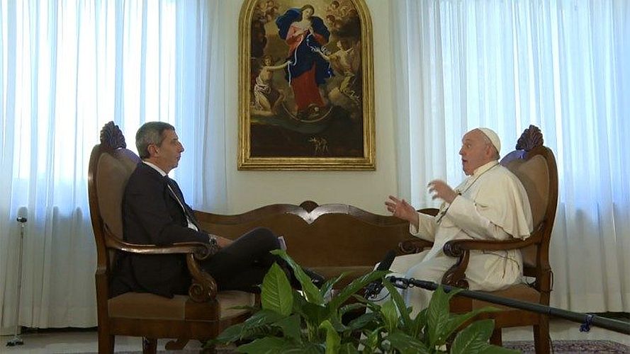 Paus Franciscus in gesprek met Gian Marco Chiocci in Rai-nieuws TG1