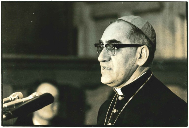 Bisschop Romero.