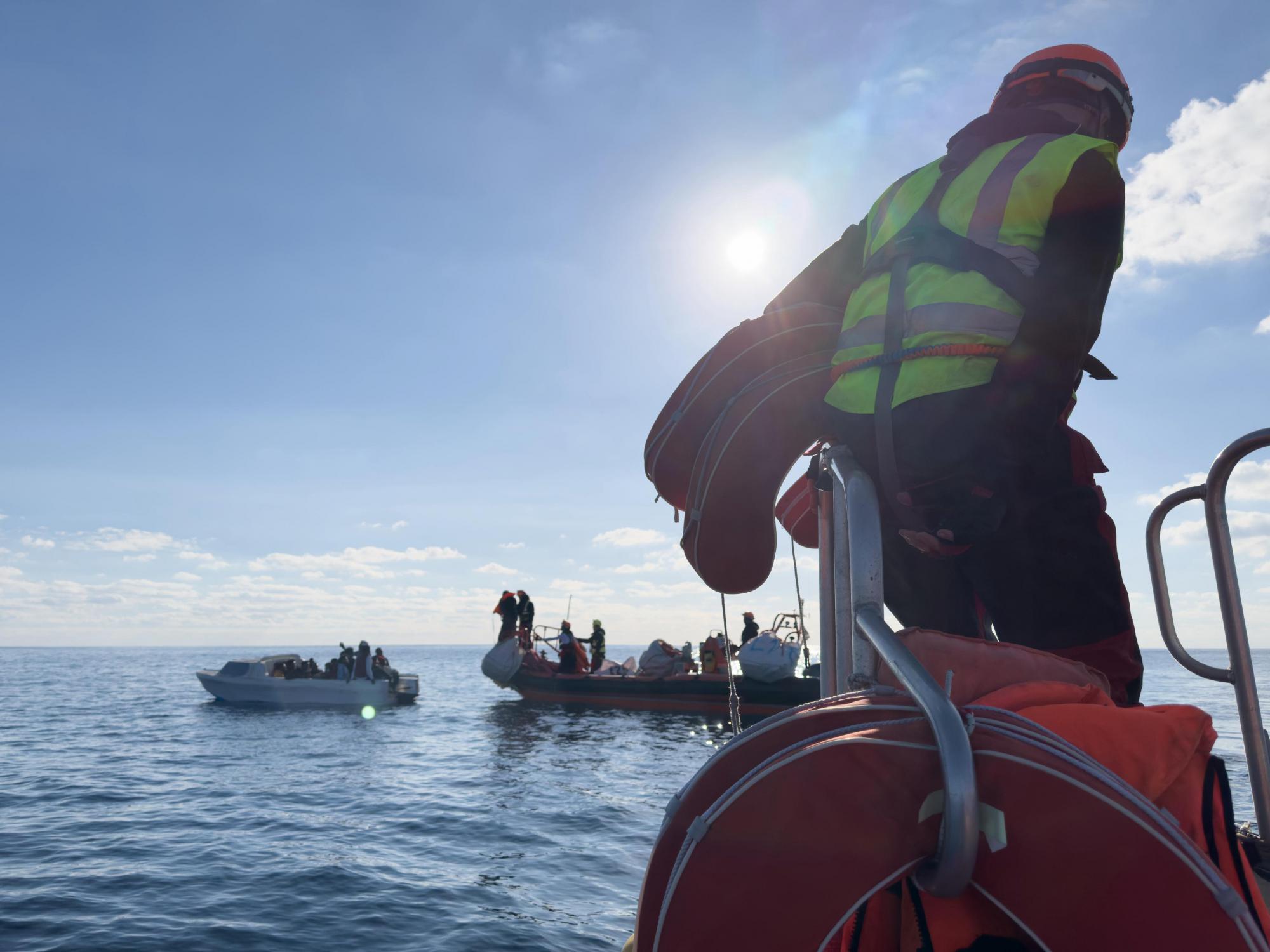 244 migranten in nood gered voor de kust van Libië