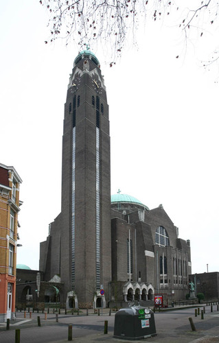 De Sint-Laurentiuskerk in de Van Schoonbekestraat in Antwerpen 