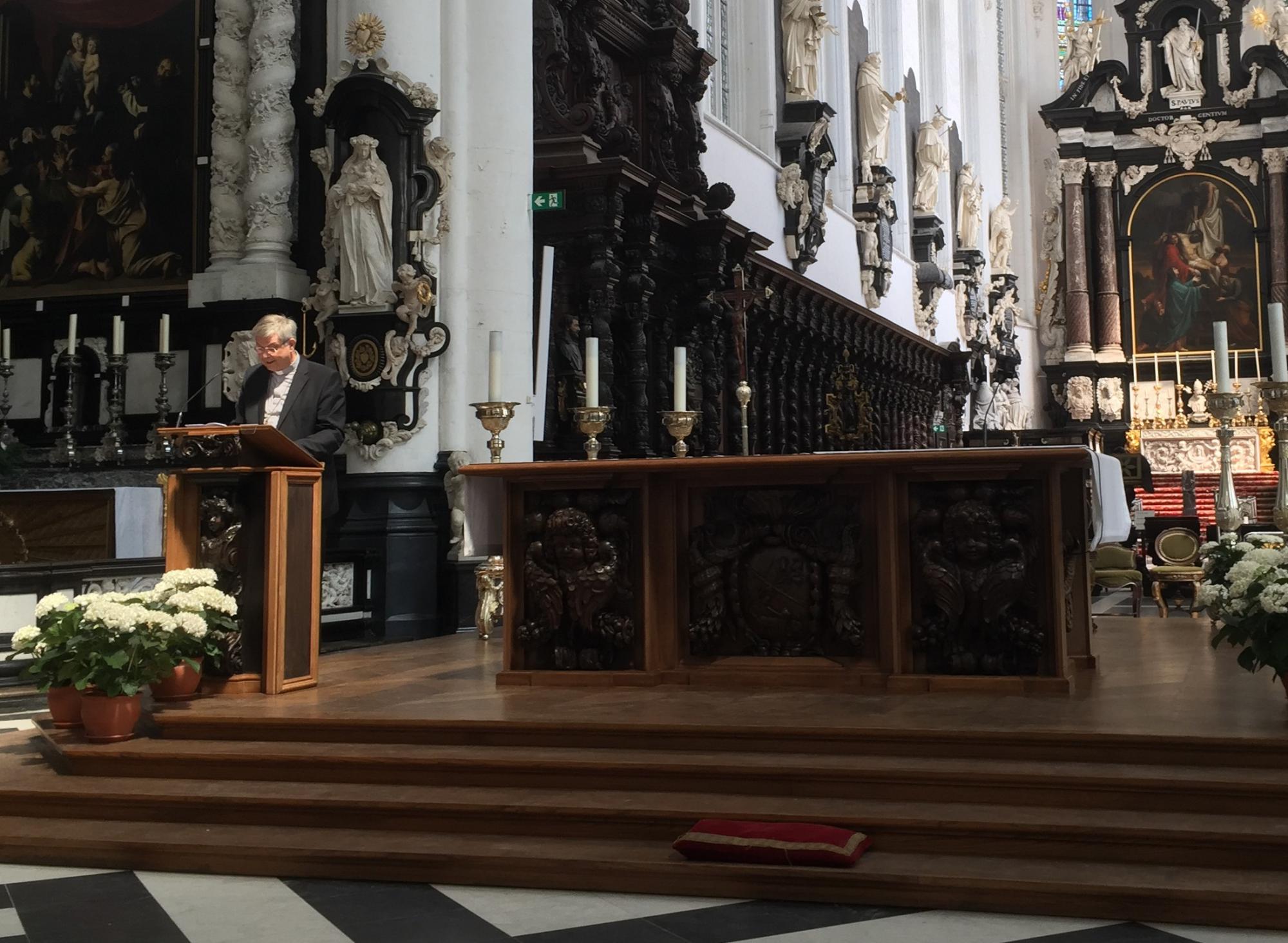 Na een afwezigheid van meer dan 170 jaar keren de dominicanen op vraag van de Antwerpse bisschop Johan Bonny terug naar de Sint-Pauluskerk