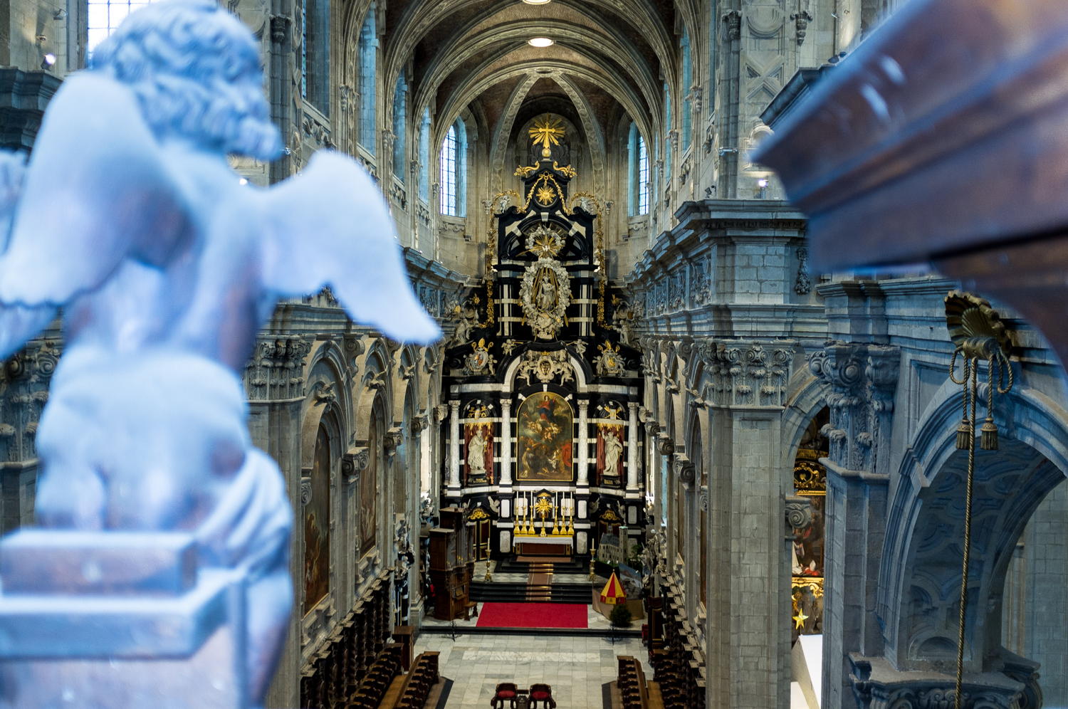 Interieur van de Sint-Servaasbasiliek in de abdij van Grimbergen