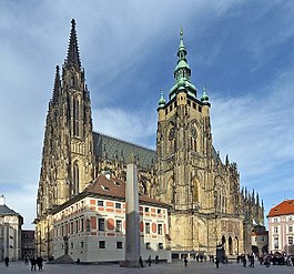 De Sint-Vituskathedraal was jarenlang de inzet van een strijd tussen Kerk en Staat