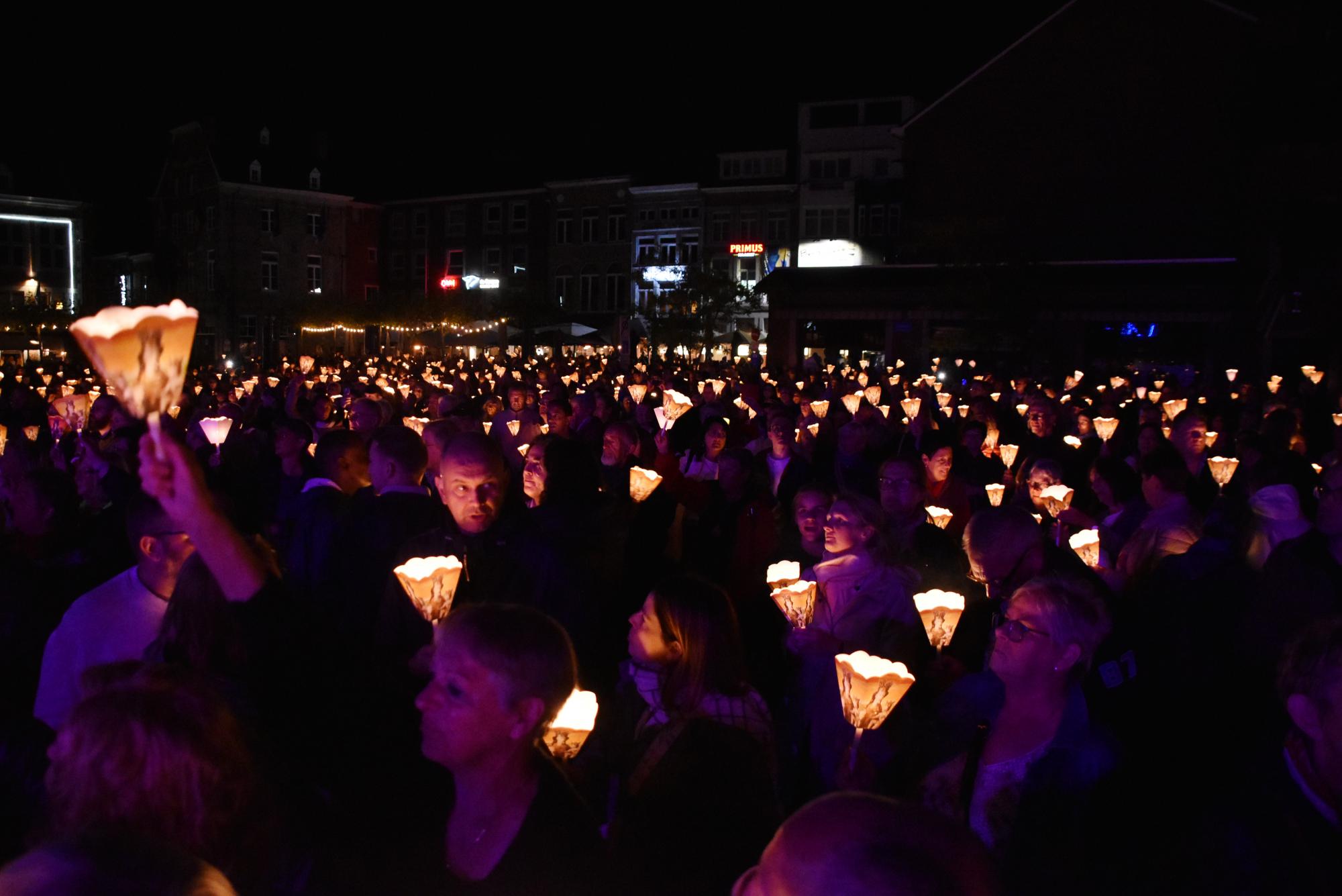 Een zee van lichtjes op de Grote Markt in Tongeren