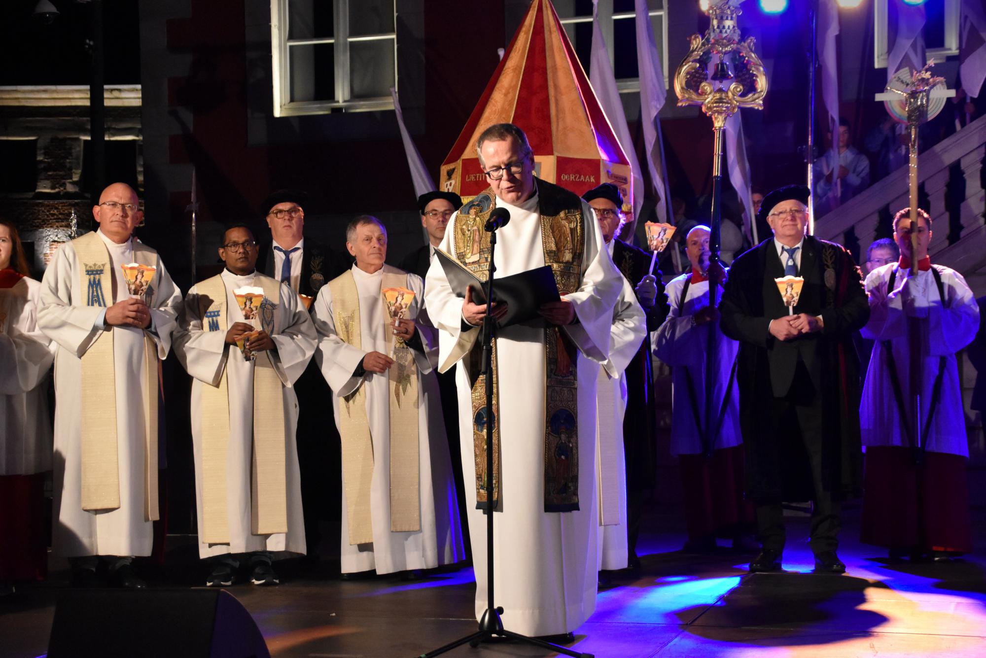 'De kroning was voor iedereen een geschenk', zegt Eric Reynders, deken in Tongeren. 