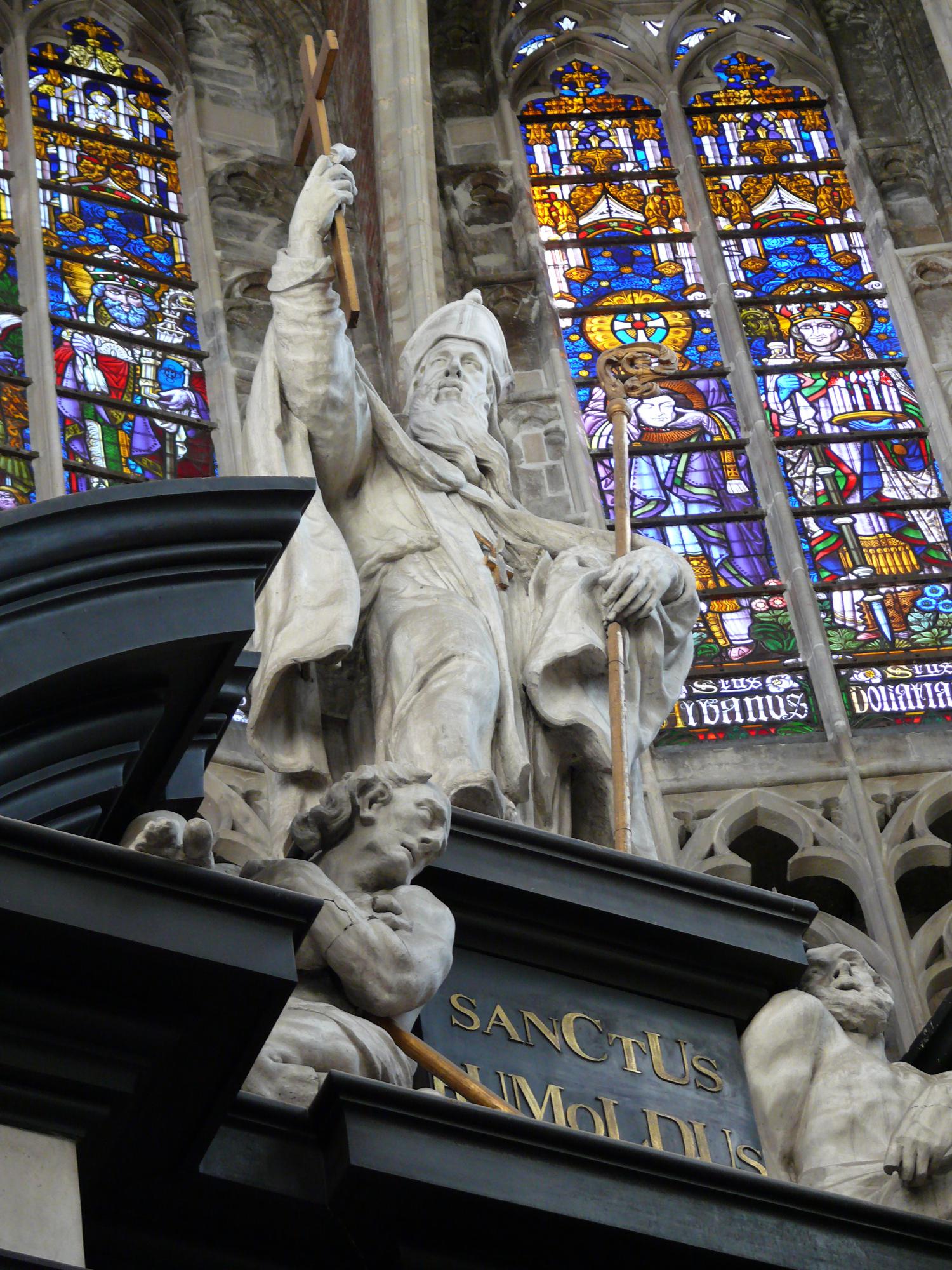 Het beeld van de H. Rombout in de Sint-Romboutskathedraal