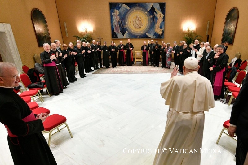 De paus met de leden van de Internationale Theologische Commissie