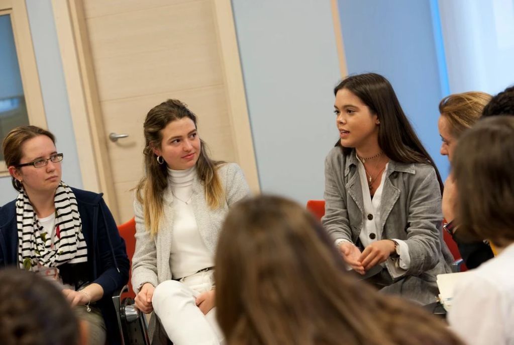 Er zijn ook veel debatten en ontmoetingen van studenten