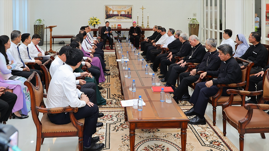 President Võ Văn Thưởng met de bisschoppen van Vietnam