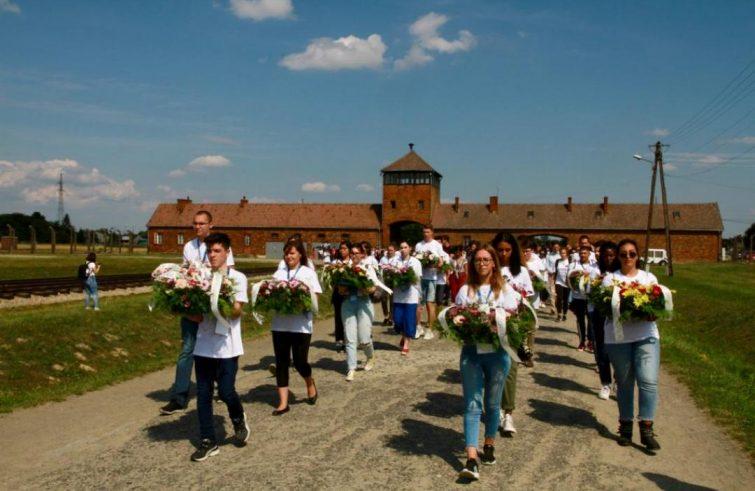 Herdenking van Youth for Peace van de slachtoffers van de Holocaust