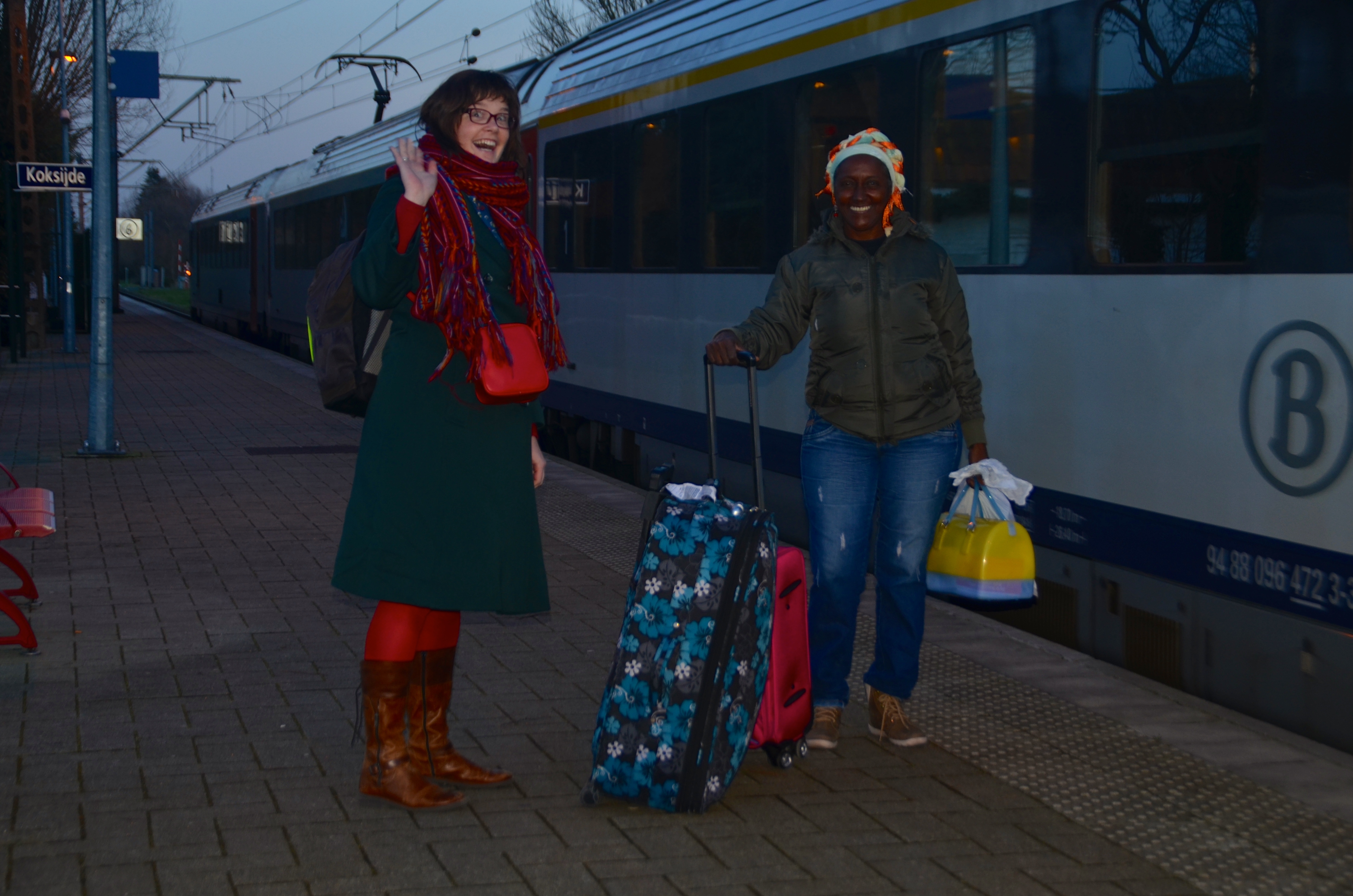 Deyanira Rodallega wordt hartelijk verwelkomd in het station van Koksijde. © MD