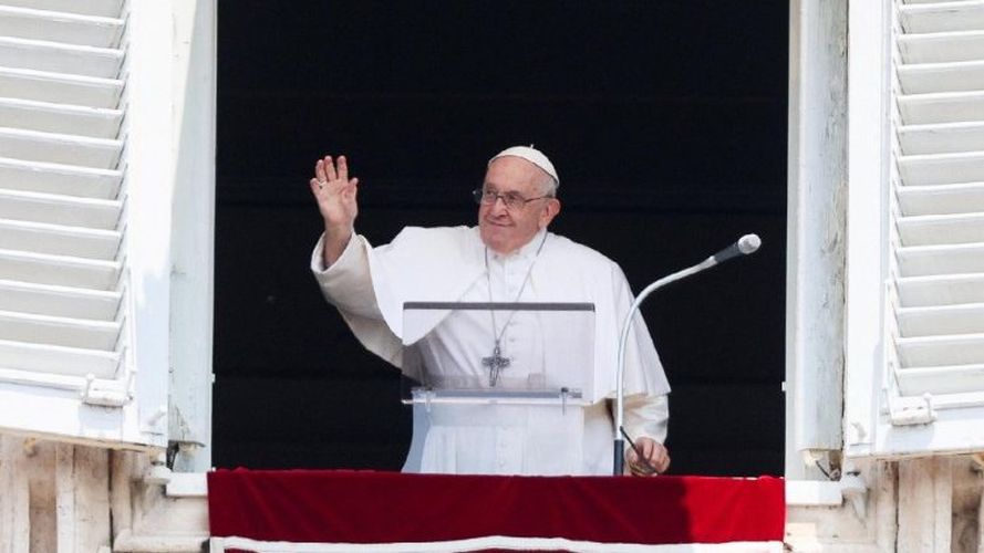 Paus Franciscus tijdens het angelus